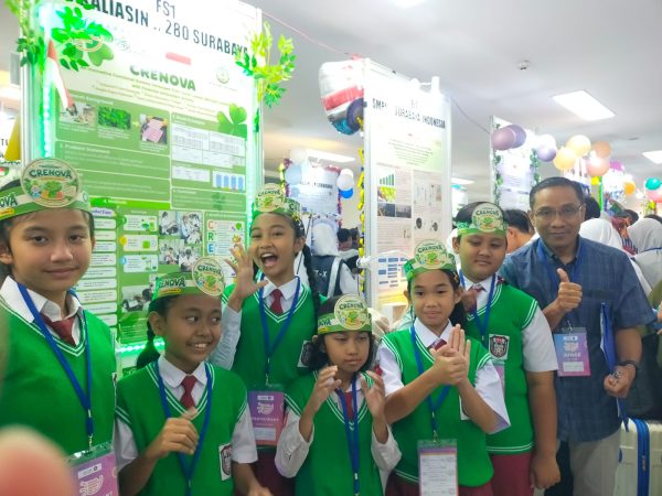 Siswa SDN Kaliasin 1/280 Surabaya Kembangkan “CRENOVA”, Gummy Inovatif dari Daun Semanggi dengan Potensi Antioksidan